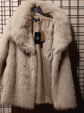 Noless Faux Fur Coat with Plush Collar